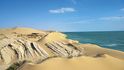 Duny Wahíbské pouště se jemně přelévají do Arabského moře