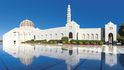 Bohatě zdobená Kábúsova mešita v Maskatu
