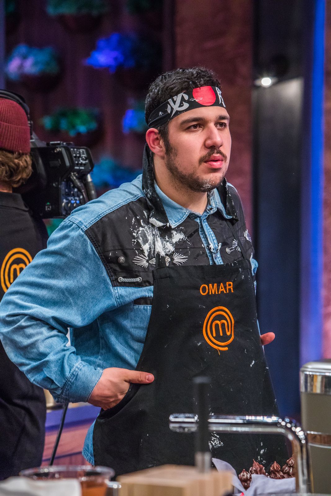 Omar z MasterChefa znechutil porotce, jeho jídlo neochutnali a vyrazili s ním dveře