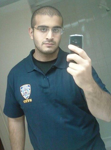 Omar Mateen zastřelil v americkém gay klubu 49 lidí.