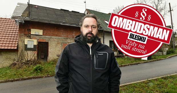 Dům by měl být  po rekonstrukci  dvougenerační. „Já  bych měl byt nahoře,  naši by byli dole,“  ukazuje Blesku Milan  Navrátil.