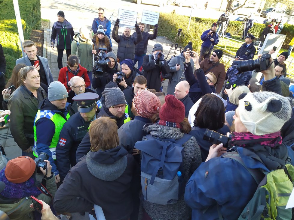 Protest proti ombudsmanovi Stanislavovi Křečkovi v Brně (20.2.2020)