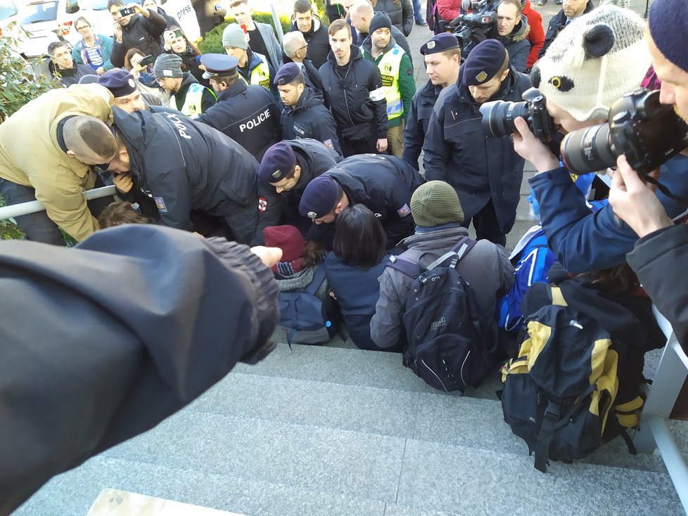 Protest proti ombudsmanovi Stanislavovi Křečkovi v Brně (20. 2. 2020)