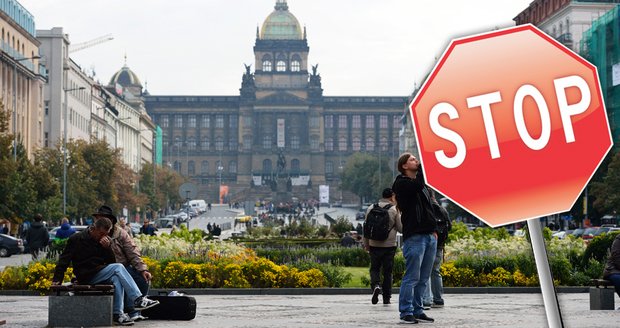 Na Václavském náměstí bude zákaz parkování už od 12.00.