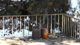 Nebezpečné plynové bomby z hořícího domu