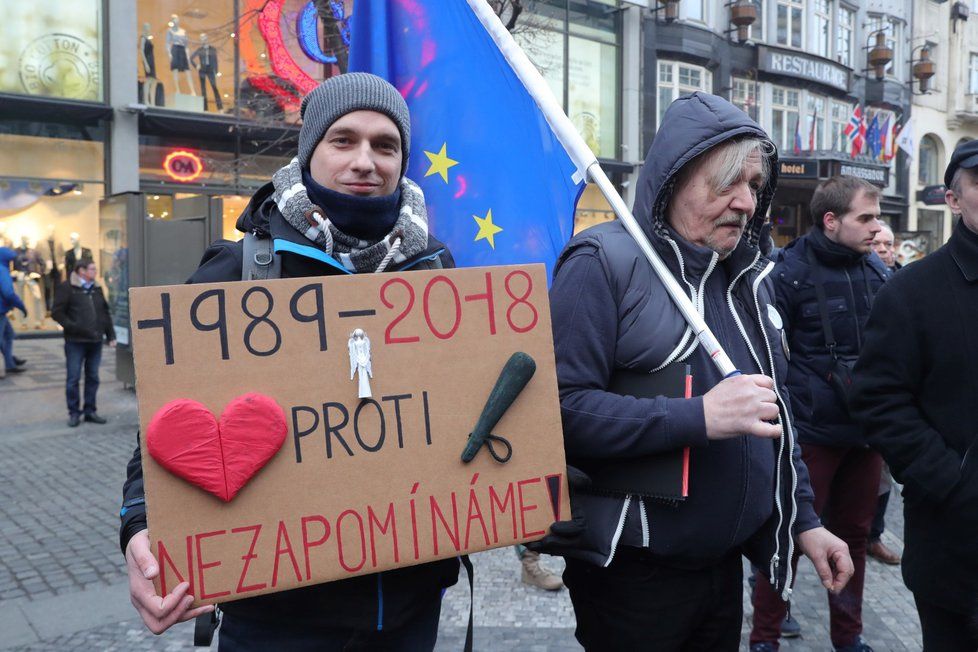 Zdeněk Ondráček, který „mlátil“ demonstranty v roce 1989, by podle účastníků demonstrace neměl vést komisi pro kontrolu GIBS.