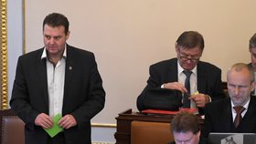 „Nebyl jsem opilý.“ Ondráček vysvětlil soudruhům z KSČM, proč chyběl při důvěře vládě