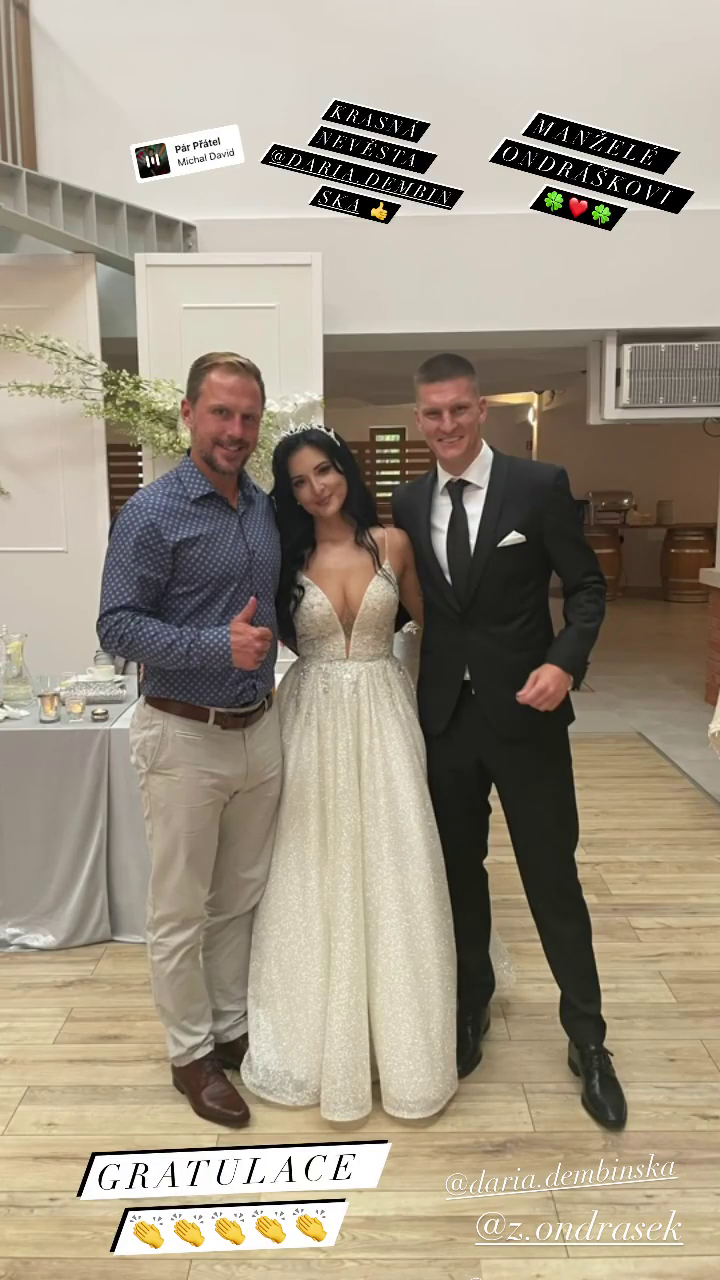 Na svatbě Zdeňka Ondráška s krásnou Dariou nechyběl ani rodinný přítel Petr Vampola