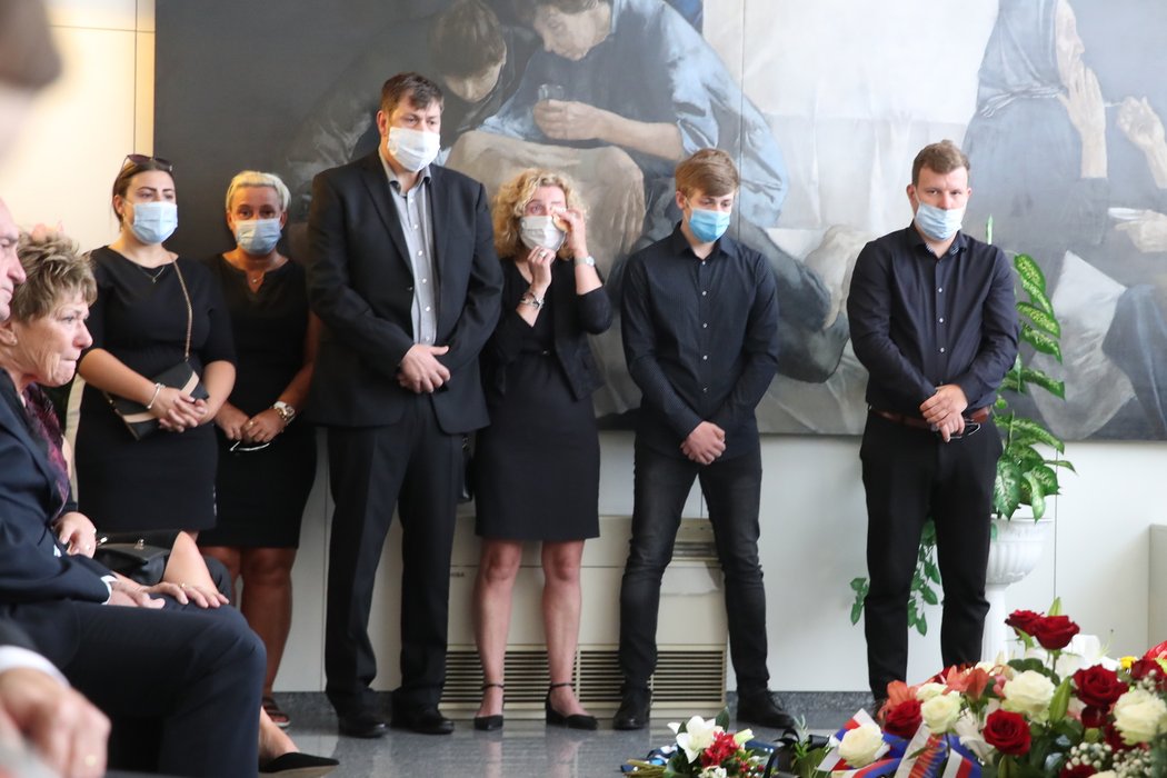 Na pohřeb Ondřeje Buchtely dorazilo několik desítek smutečních hostů