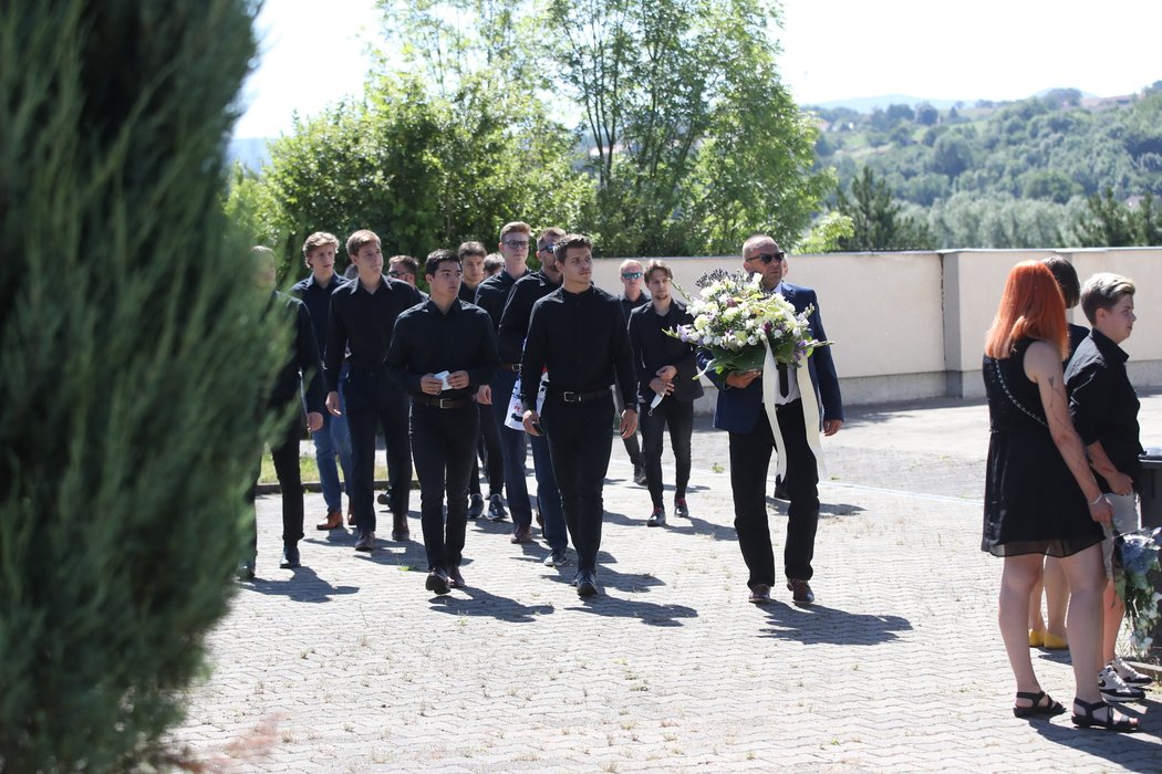 Na pohřeb Ondřeje Buchtely dorazilo několik desítek smutečních hostů