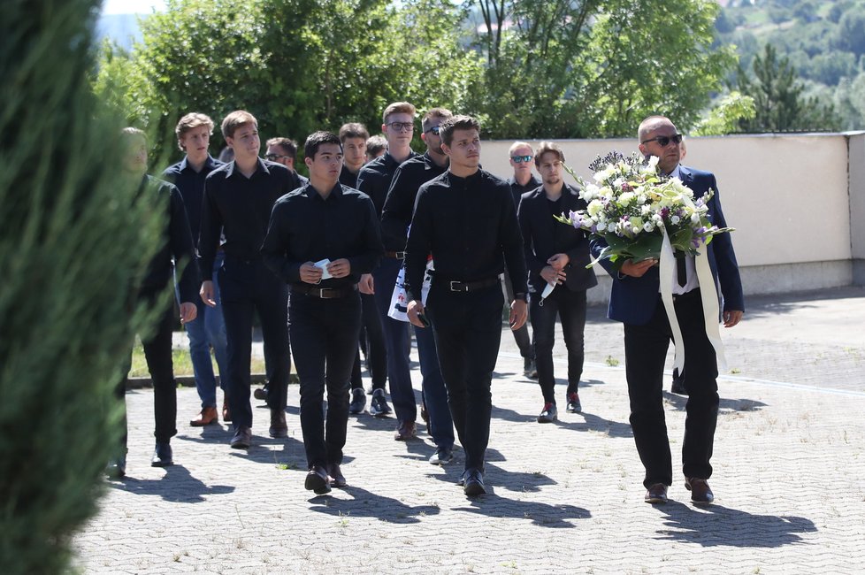 Na pohřeb Ondřeje Buchtely dorazilo několik desítek smutečních hostů