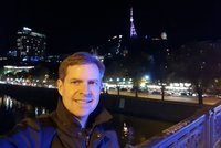 Neviditelná kancelář europoslance Dostála: Za harampádím a ve sklepě!