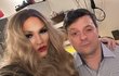 Tifanny a Zaza v zákulisí. Ondřej Brzobohatý a již odlíčený Filip Rajmont. Tifanny a Zaza v zákulisí. Ondřej Brzobohatý a již odlíčený Filip Rajmont.