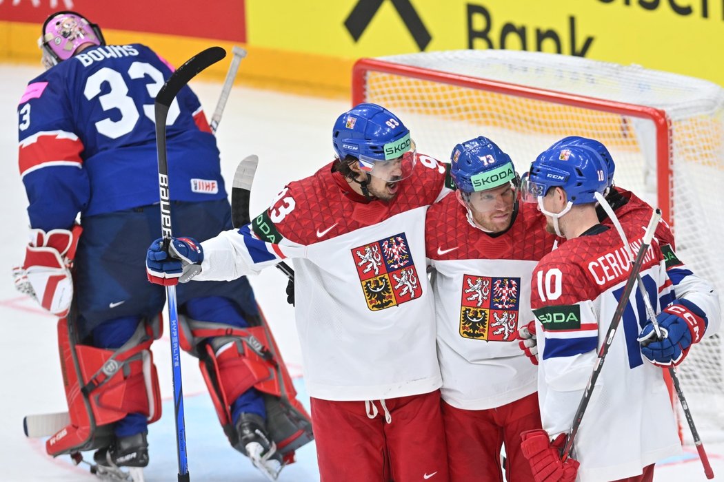 Bob Stransky GALERIE: Bob a Bobek baví fanoušky na hokejovém MS: Králíci na pivě ...