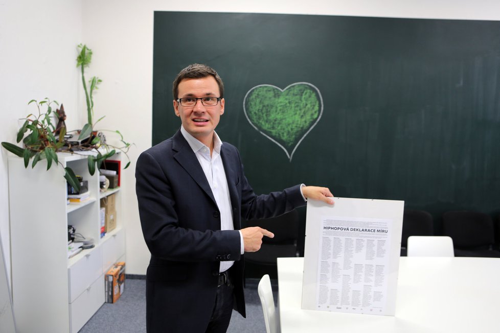 Předseda Strany zelených přijal redaktory Blesku ve své kanceláři na Senovážném náměstí.