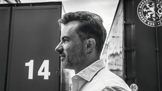 Kdyby lidé neřešili jak vypadají, byla by estetická medicína zbytečná, říká plastický chirurg Ondřej Měšťák Kdyby lidé neřešili jak vypadají, byla by estetická medicína zbytečná, říká plastický chirurg Ondřej Měšťák