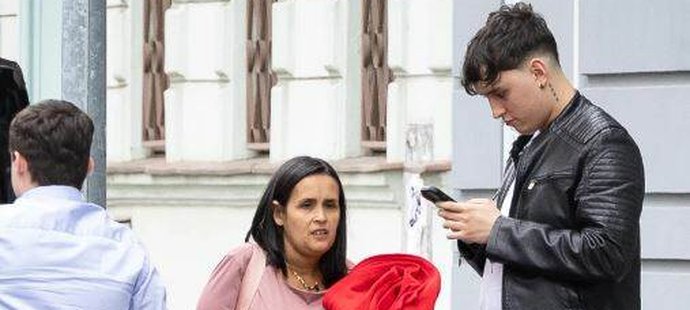 Natasha Nepela a její syn dorazili do Bratislavy na premiéru filmu Nepela