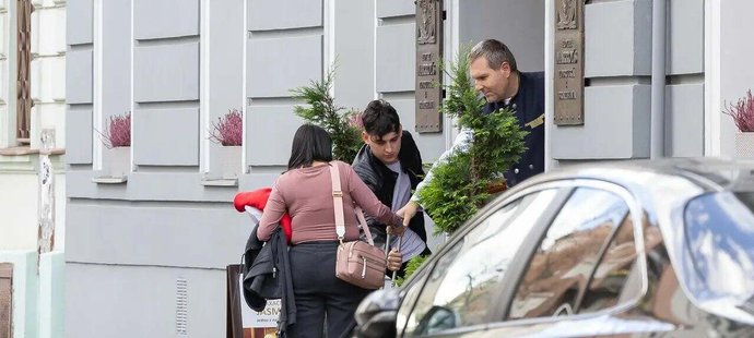 Natasha Nepela a její syn dorazili do Bratislavy na premiéru filmu Nepela