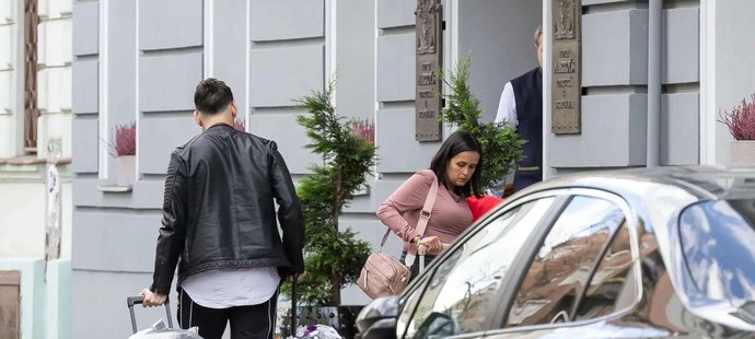 Natasha Nepela a její syn dorazili do Bratislavy na premiéru filmu Nepela