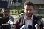 Ondřej Prokop před štábem ANO: Chceme zastavit zdražování a pomoci Pražanům ohroženým chudobou