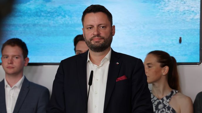 Ondřej Prokop (ANO) na tiskovce k jeho nepřiznaným bytům (19.6.2026) Ondřej Prokop (ANO) na tiskovce k jeho nepřiznaným bytům (19.6.2026)