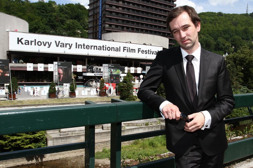 Ondřej Sokol dorazil na filmový festival do Varů mezi prvními hvězdnými hosty