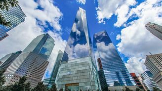 Mrakodrap One World Trade Center. Stavěl se devět let, cena výrazně překonala i nejvyšší budovu světa 