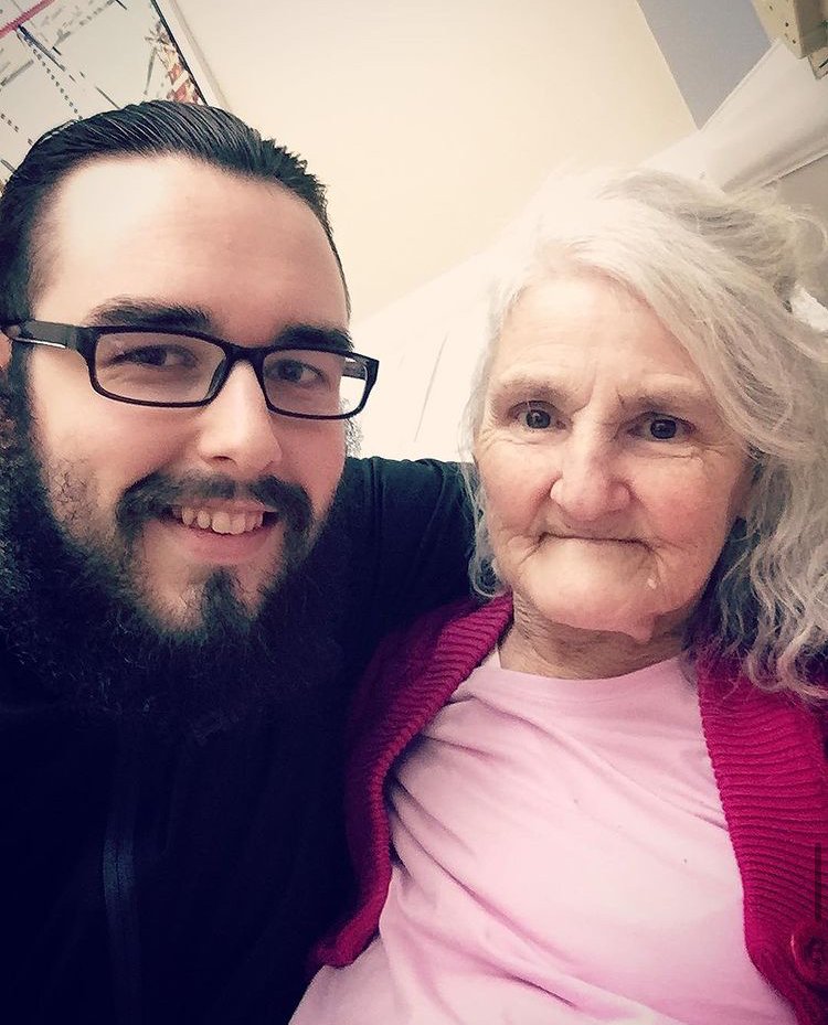 Gary se svou babičkou.