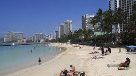 Havaj jako první na světě zakáže opalovací krémy. „Ubližují korálům“