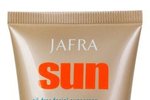 Nemastný opalovací krém na obličej Jafra SPF 50, 590 Kč (50 ml). Koupíte na www.jafracosmetics.cz.