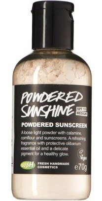 Pudr s ochrannou proti slunci Lush SPF 15, 225 Kč (70 g). Koupíte na www.lush.com.