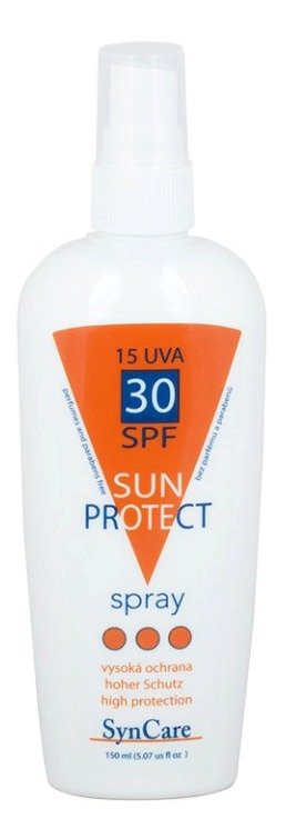 Sprej na opalování SynCare Sun Protect Spray SPF 30, 225 Kč (150 ml). Koupíte v lékárnách.