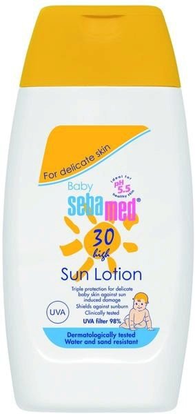 Sebamed Baby opalovací mléko SPF30, 199 Kč, koupíte v síti lékáren