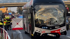 Sebevražda na Opatově? Člověk skočil pod autobus!