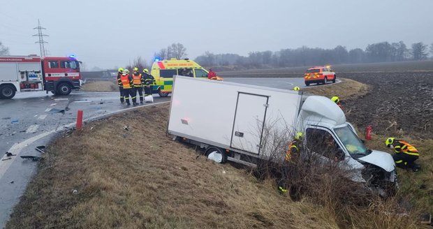 Tři zranění na obchvatu Opavy: Řidič nedal druhému přednost