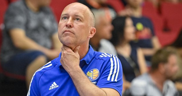 Petr Czudek je basketbalista a basketbalový trenér. Nyní ho čeká nová kariéra, má se stát primátorem Opavy. Petr Czudek je basketbalista a basketbalový trenér. Nyní ho čeká nová kariéra, má se stát primátorem Opavy.