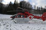 Do Rybářské ulice vzlétla záchranářská helikoptéra, batolátku již nebylo bohužel žádné pomoci. (ilustrační foto)