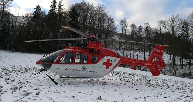 Do Rybářské ulice vzlétla záchranářská helikoptéra, batolátku již nebylo bohužel žádné pomoci. (ilustrační foto)