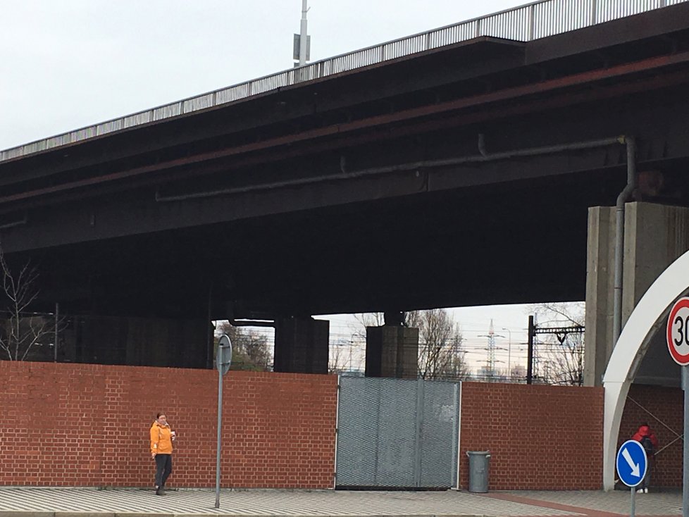 Svinovské mosty - nezrekonstruovaná část nad železniční tratí pobléž nádraží Ostrava-Svinov.