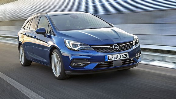 Modernizovaný Opel Astra přichází na český trh. Kolik dáte za nové tříválcové motory?