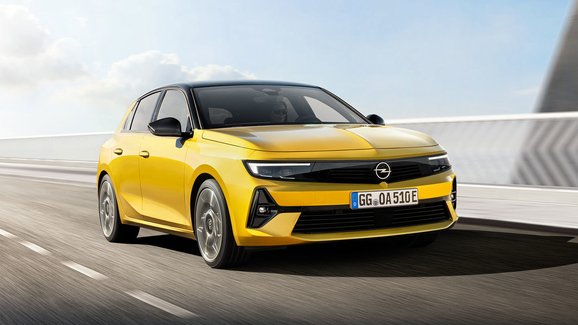 Nový Opel Astra oficiálně odhalen, nabídne odvážný vzhled i plug-in hybridy
