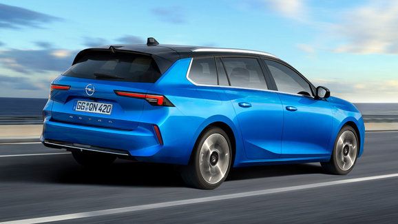 Opel Astra přijíždí jako kombi: Velký kufr má i chytrou podlahu