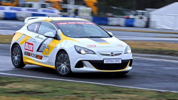 Soutěž v driftování, 10. kolo: Vítěz získá Opel Astra OPC