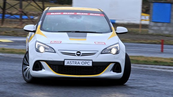 Soutěž v driftování, 11. kolo: Vítěz získá Opel Astra OPC