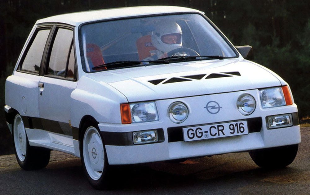Tuningová firma Irmscher postavila sportovní speciál Opel Corsa Sprint pro závody skupiny B s 1,3litrovým motorem s nejvyšším výkonem 126 koní.