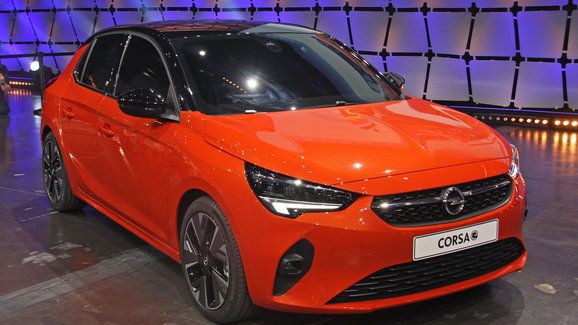 Opel vstupuje do elektrifikované přítomnosti. Odhaluje elektrickou Corsu a Grandland X PHEV