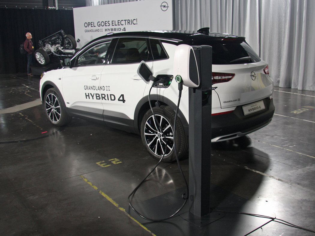 Opel Grandland X Hybrid4