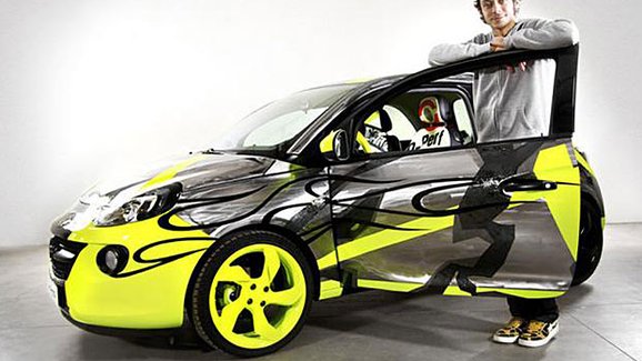 Rossiho Opel Adam už se draží, aukce končí na Štědrý den