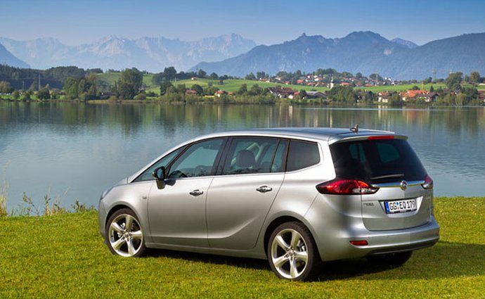 S emisemi prý podvádí také Opel, automobilka tvrzení odmítá