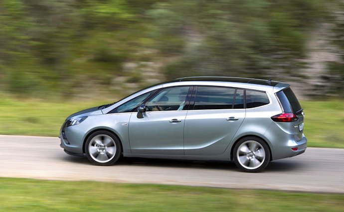 Opel: Naftová Zafira vypíná řízení emisí, aby chránila motor